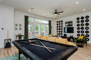 3bd-Rooftop Movie Theater-BBQ-Retro Music Theme-Downtown 8mins